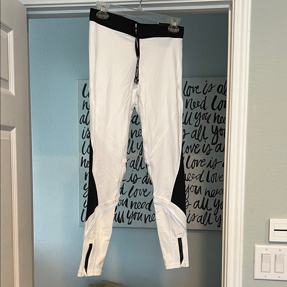 Victoria’s Secret Sport Running Tight size M- NWT!